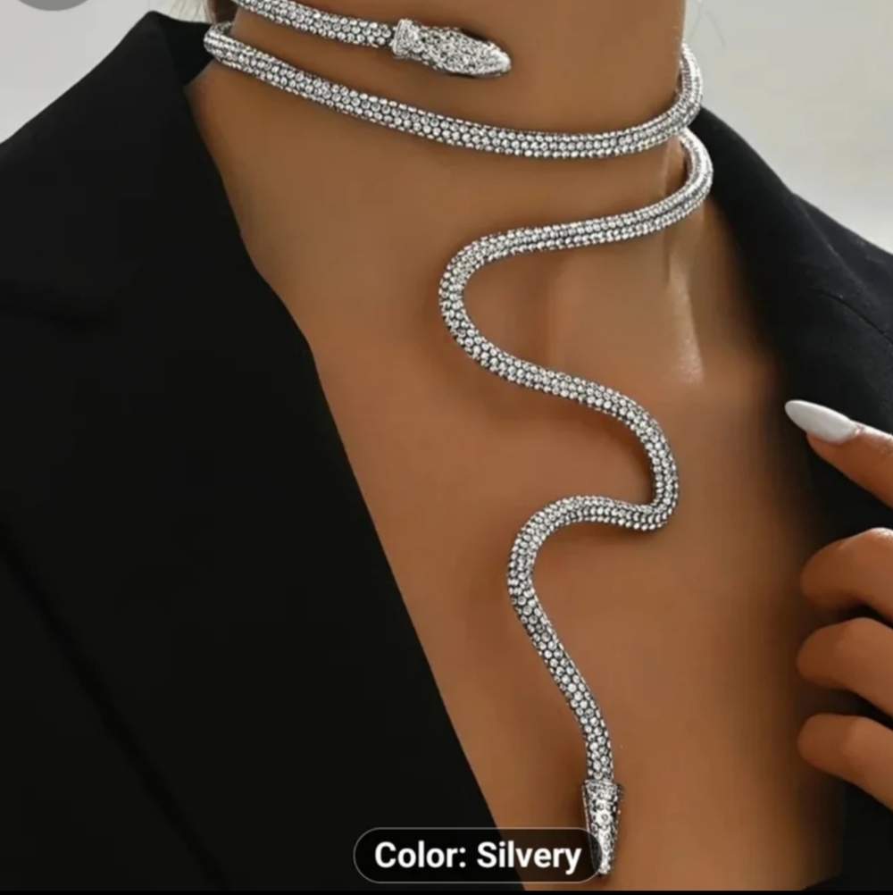 SILVER TEXTURED BENDABLE SHIMMER UNIQUE SNAKE NECKLACE